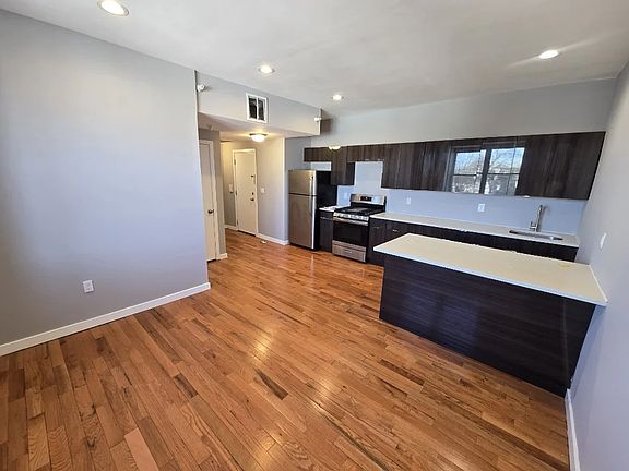 2nd image of 875-876 18th Ave #301