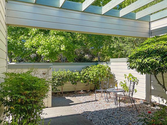 3rd image of 639 Crocus Drive