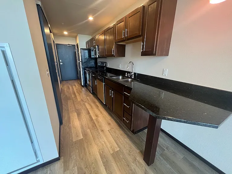 Galaxie High Rise Apartments — Photo 14