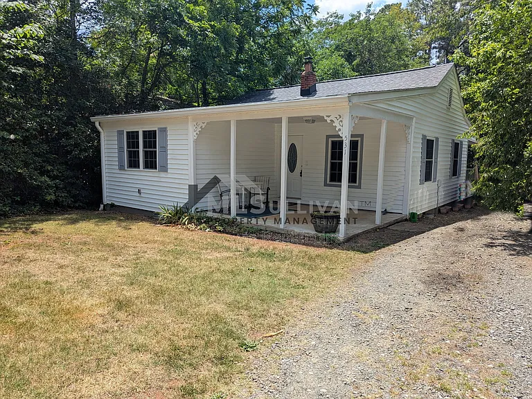 531 Lakeshore Dr — Photo 1