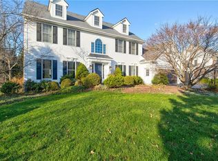 68 Meadow Cove Rd, Pittsford, NY 14534