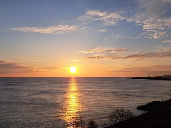 301 Frances Ave #704, Hamilton, ON L8E 3W6