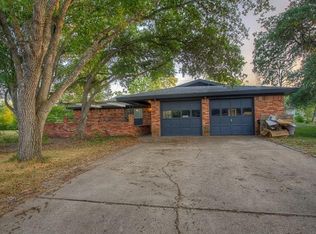 1208 N Ridgefield Cir, College Station, TX 77840