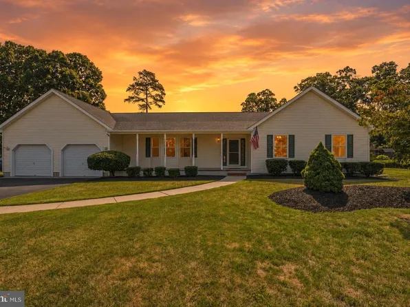 957 Golda Ln, Vineland, NJ 08361