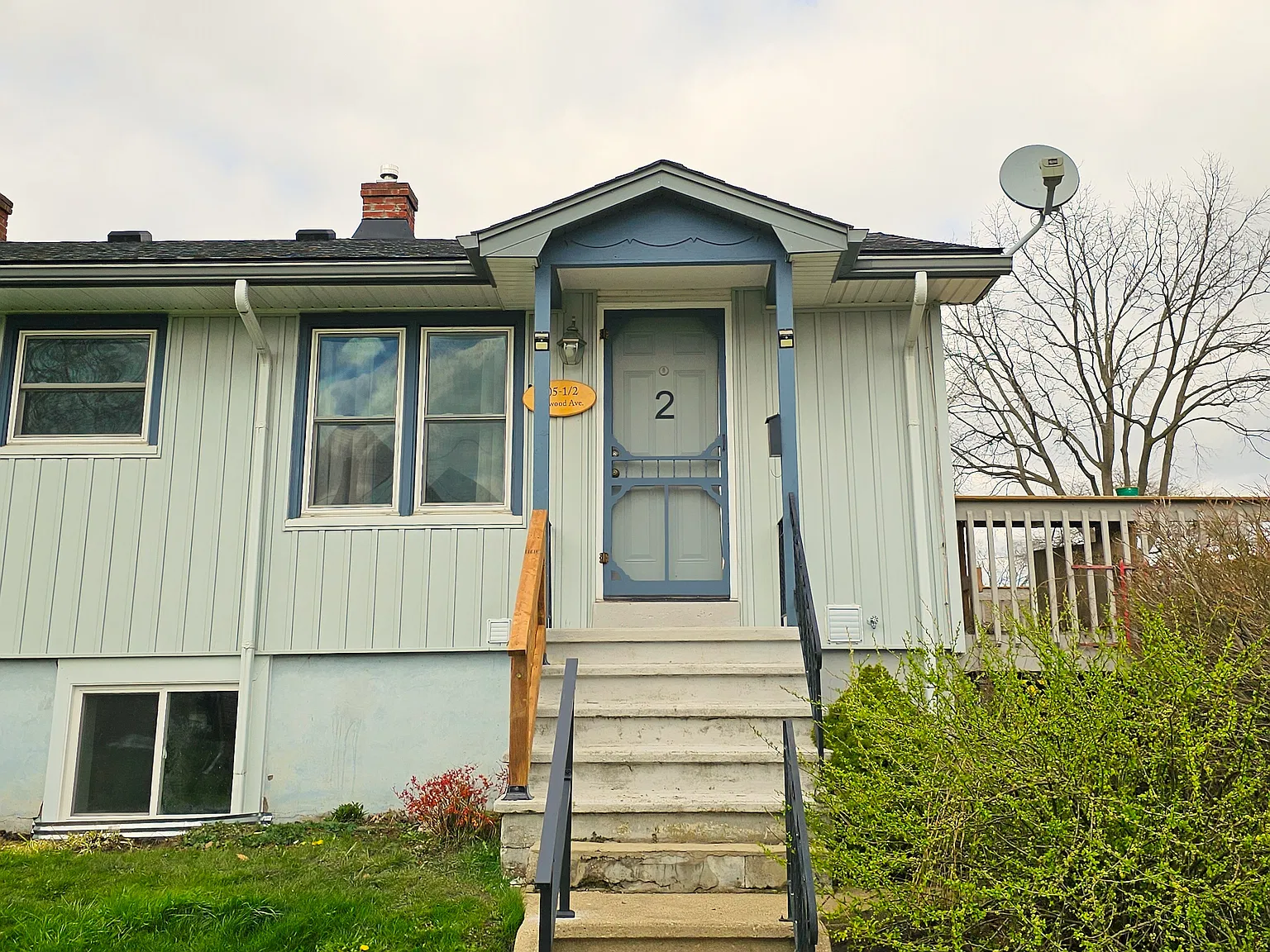 105 Linwood Ave — Photo 2