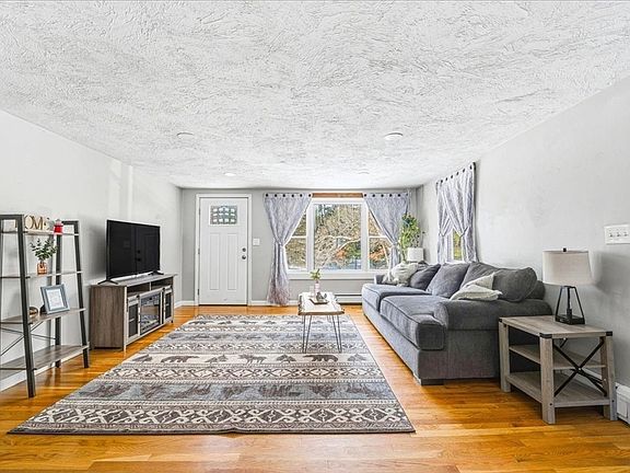 4th image of 944 Long Pond Rd