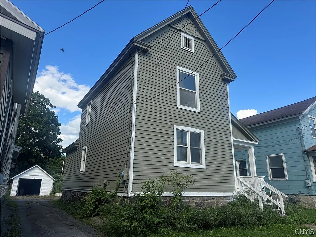 4 bed, 1.0 bath, 1396 sqft, $1,500 — Photo 3