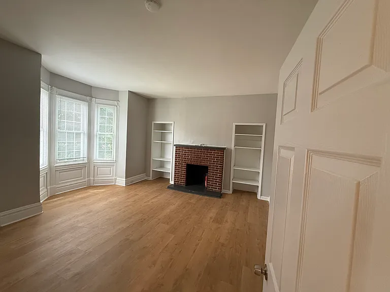 738 Chartiers Ave — Photo 8