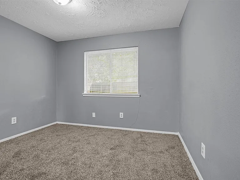 13915 Old Village Ln — Photo 14