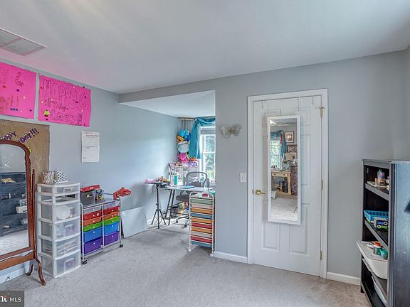 4th image of 18390 Hudson Rd