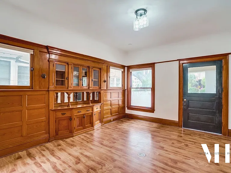 1180 W Adams Blvd — Photo 7