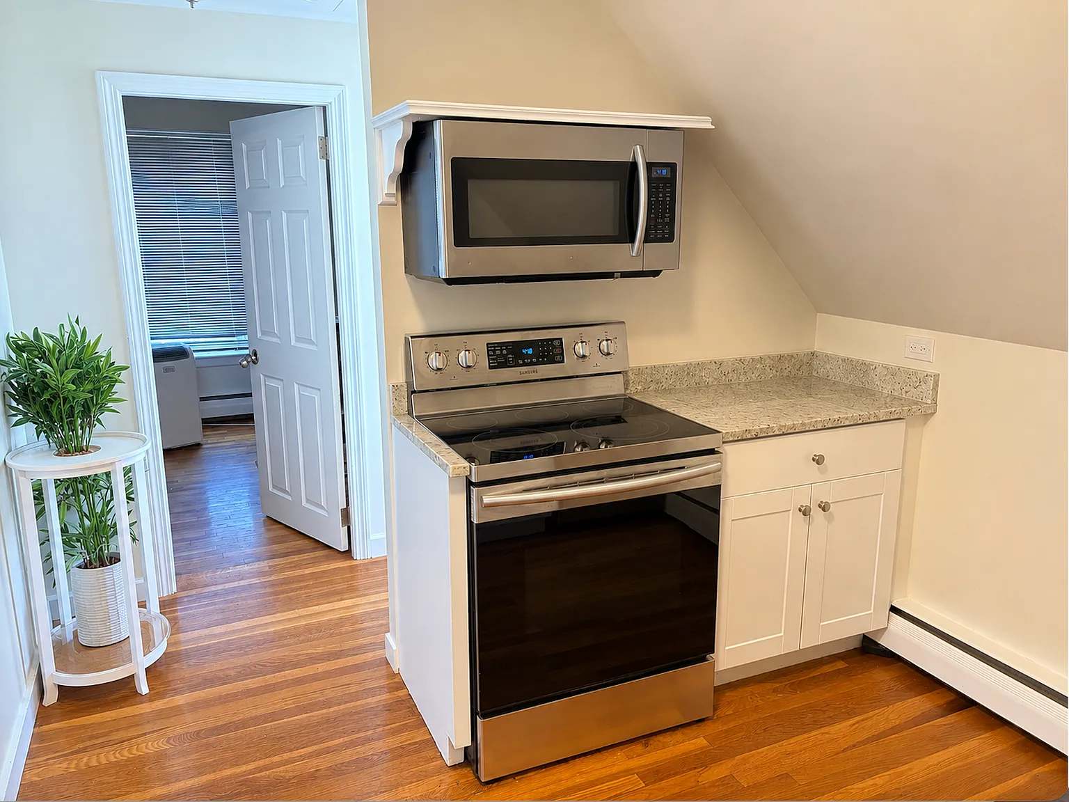 1 bed, 600 sqft, $2,350 — Photo 2