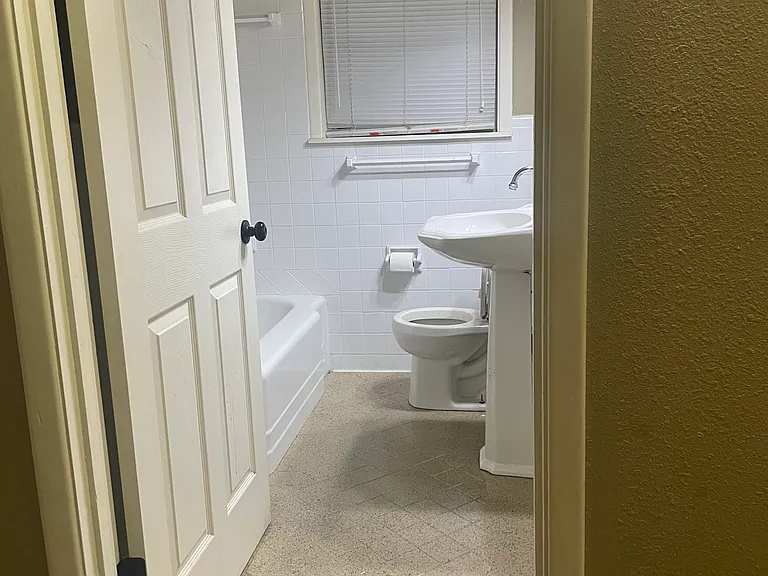 3881 Greenway Pl — Photo 8