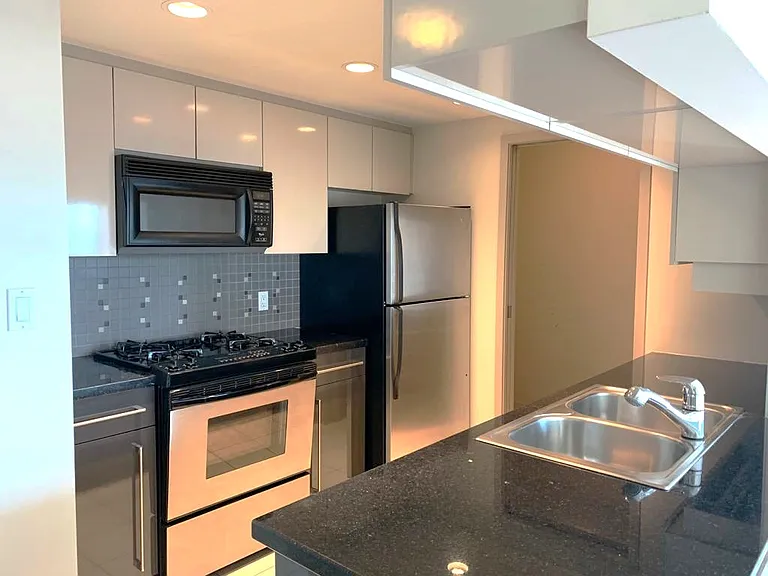 1408 Strathmore Mews #2703 — Photo 3