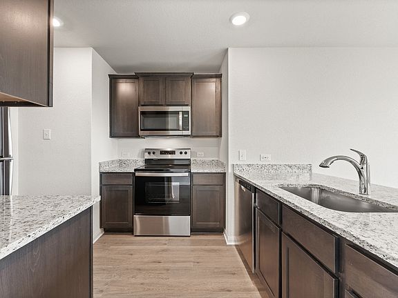 The kitchen of the Rio Grande has sprawling granite countertops.