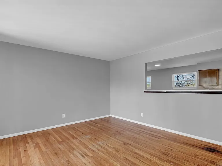1505 Miller Dr — Photo 3