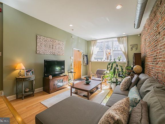 4th image of 625-27 Bainbridge St Unit 1