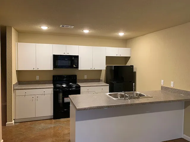 1801 Greensboro Rd #A5 — Photo 2