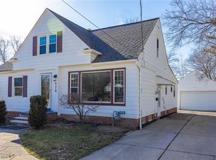 928 Richmond Rd, Lyndhurst, OH 44124