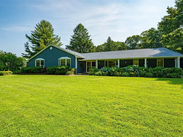 7 Somner Drive, Dix Hills, NY 11746