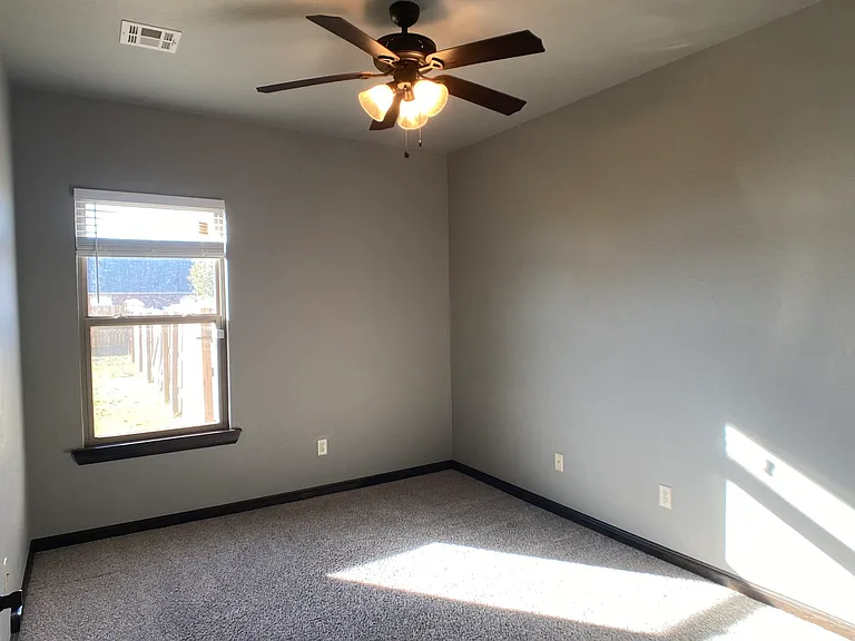 77 NE Simmons Cir — Photo 10
