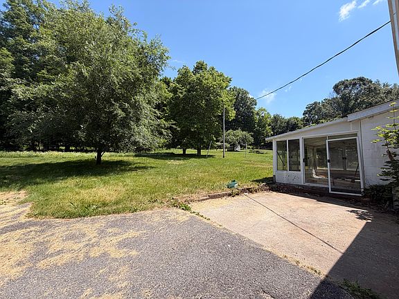 4th image of 25 Doe Valley Trl