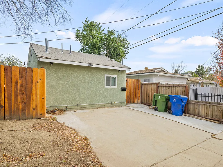 10744 Petit Ave — Photo 2