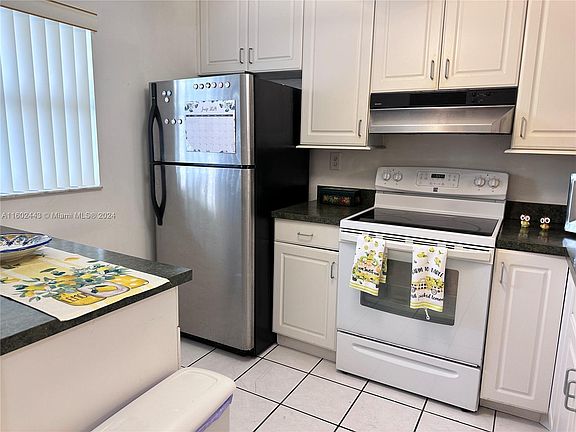 4th image of 10330 NW 11th St #106