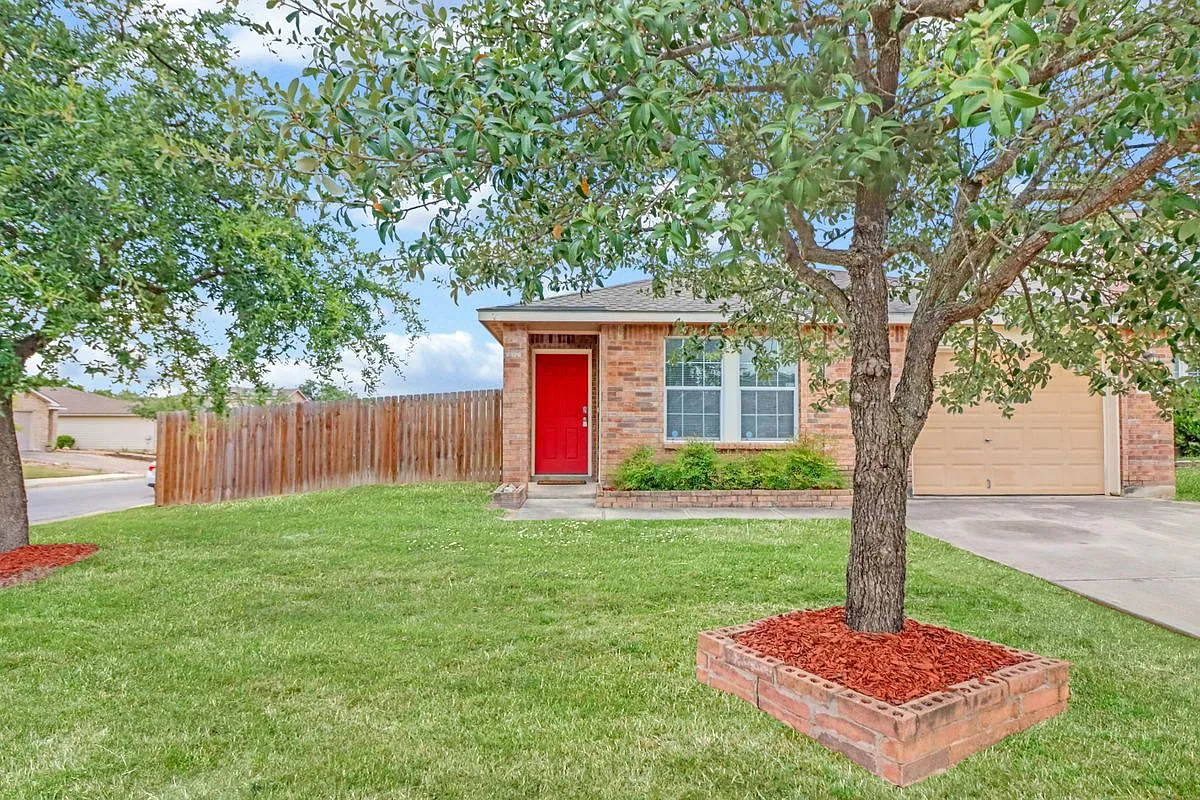 3 bed, 2.0 bath, 1126 sqft, $1,700 — Photo 1