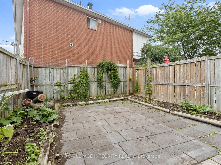 6 Crystal Park Cres — Photo 31