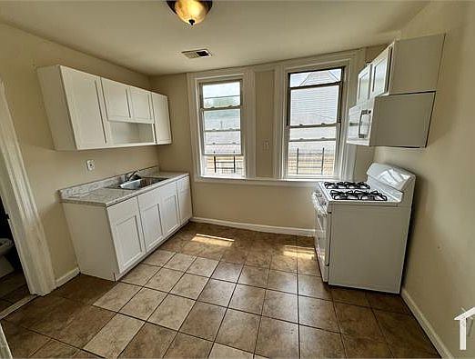 2nd image of 134 Seymour Ave Floor 3
