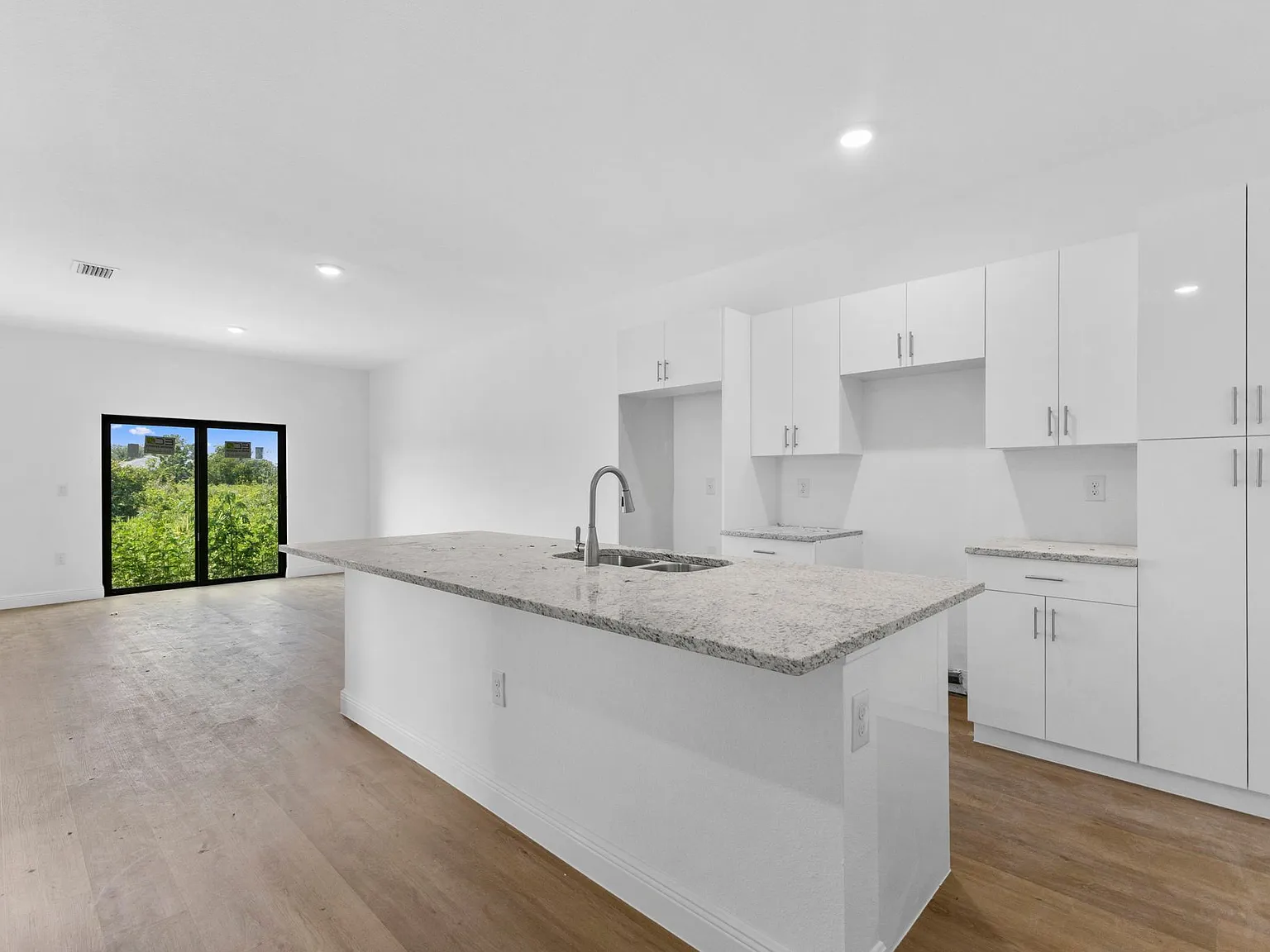 2 bed, 2.0 bath, 1150 sqft, $1,450 — Photo 2