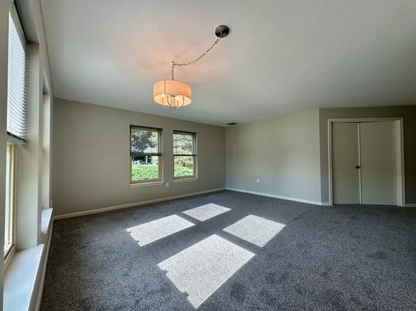 3524 W Shore Rd APT 902, Warwick, RI 02886