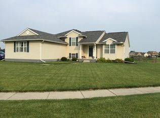 707 W Ironwood Dr, Rossford, OH 43460