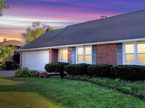 9715 W Wisconsin AVENUE, Wauwatosa, WI 53226