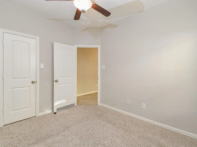 9403 Briscoe Bend Ln — Photo 18