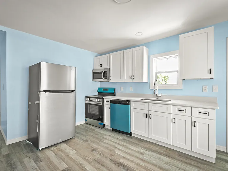 260 Vernis Ave — Photo 12