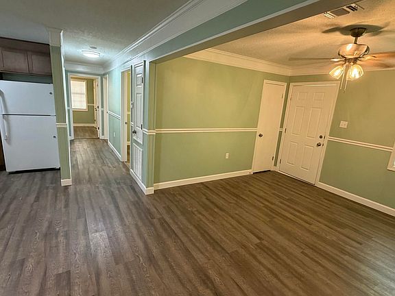 5th image of 301 Katherine Dr
