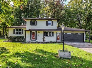 87 Medallion Dr, Rochester, NY 14626