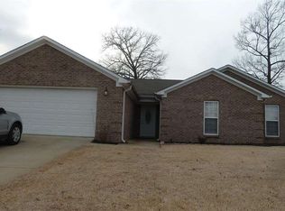 118 Plantation Dr, Lexington, TN 38351