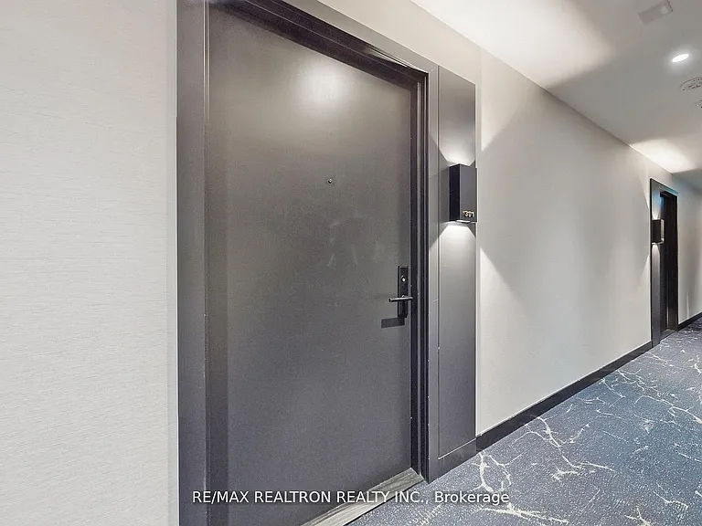 500 Dupont St #301 — Photo 10