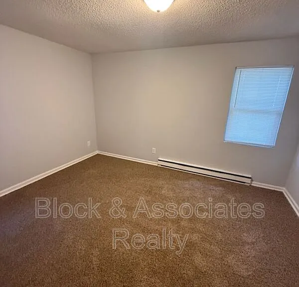 1974 Lakeview Rd #3 — Photo 4