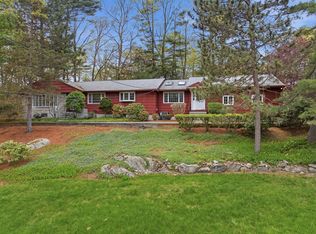32 Hayden Ln, Bedford, MA 01730