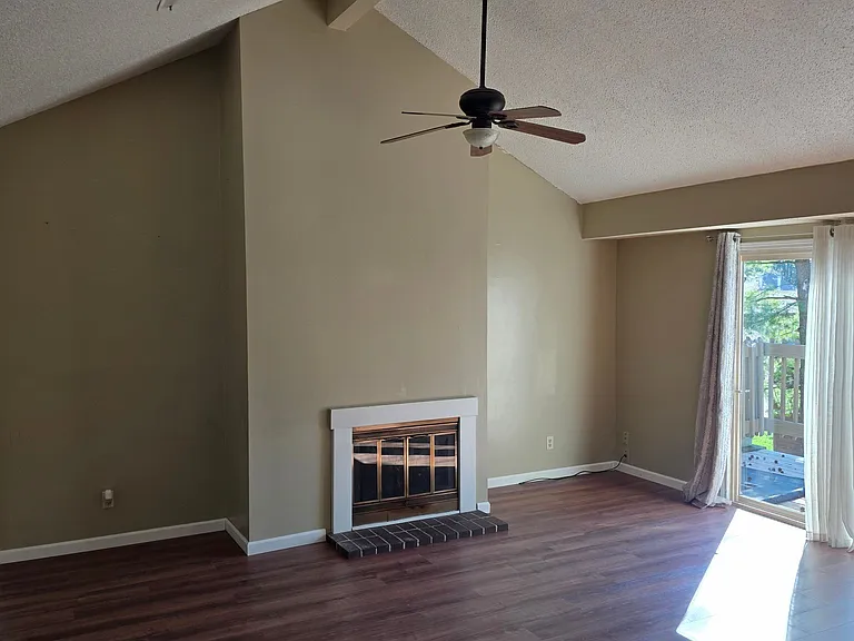 1611 Lyndhurst Dr #F — Photo 5