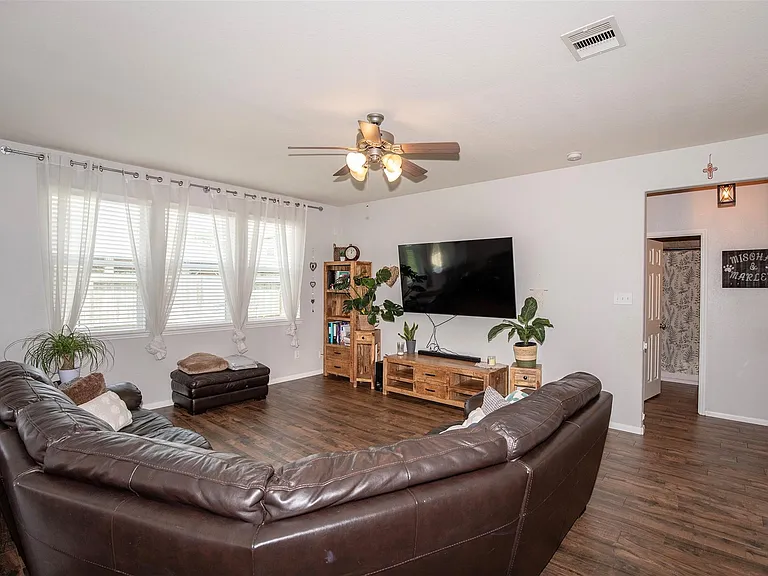 2110 Stonehollow Ct — Photo 8
