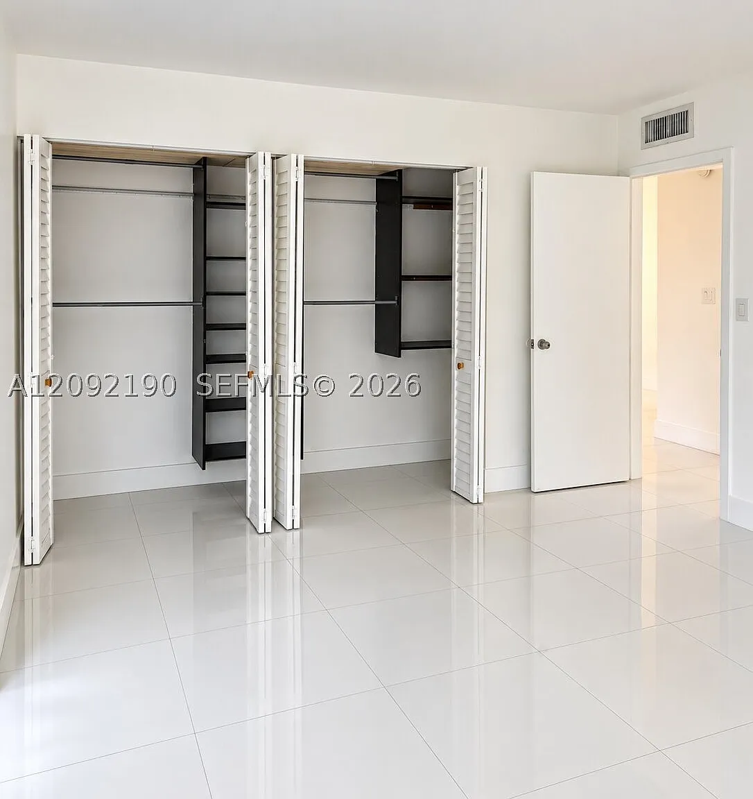 2 bed, 2.0 bath, 904 sqft, $2,250 — Photo 3