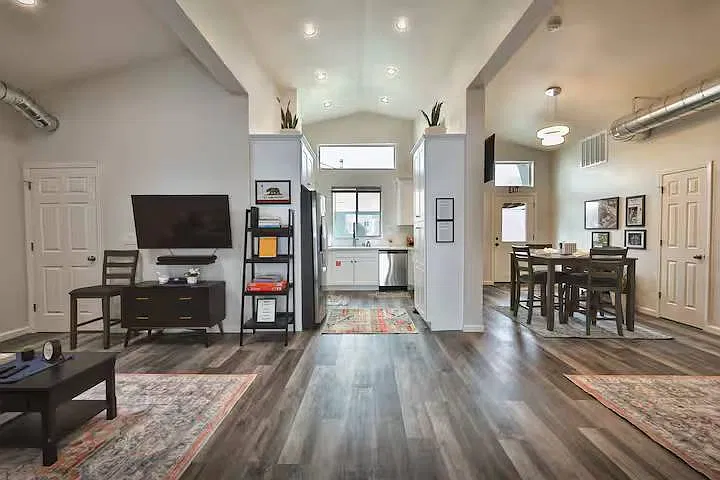 2 bed, 1200 sqft, $3,000 — Photo 1