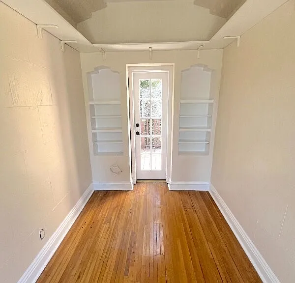 223 1/2 S Gale Dr — Photo 21