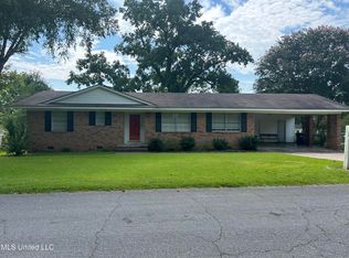 11 Shadow Ln, Natchez, MS 39120