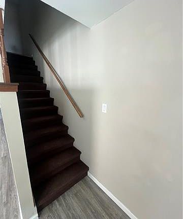 5th image of 44 Brandon Hall Dr APT D